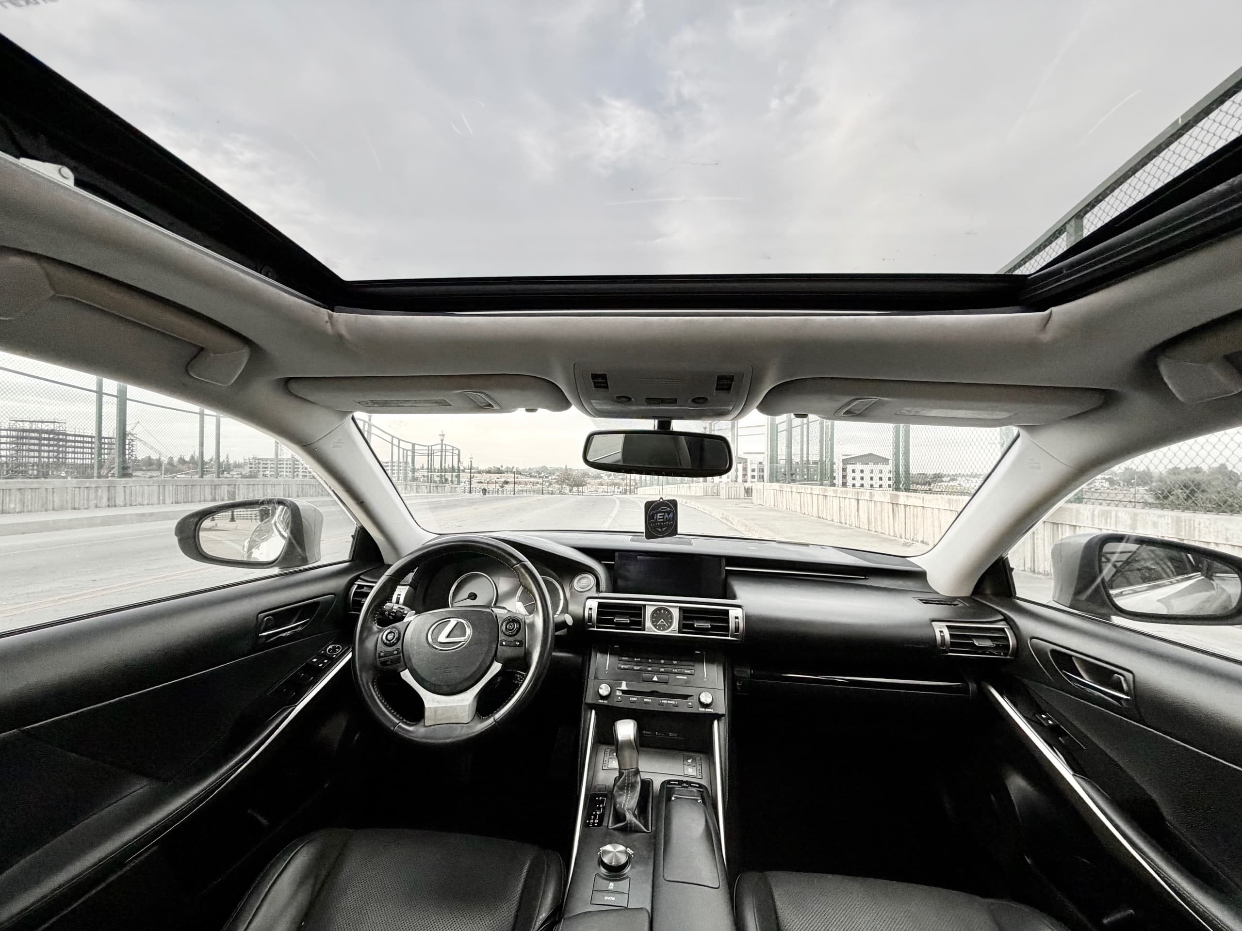 2015 Lexus Is photo